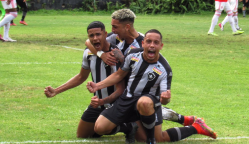 De virada, Botafogo vence Internacional e se aproxima da ponta do Brasileirão Sub-20
