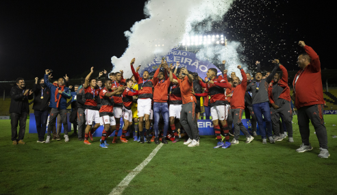 Com gol nos acréscimos, Flamengo goleia Vasco e conquista Brasileirão Sub-17