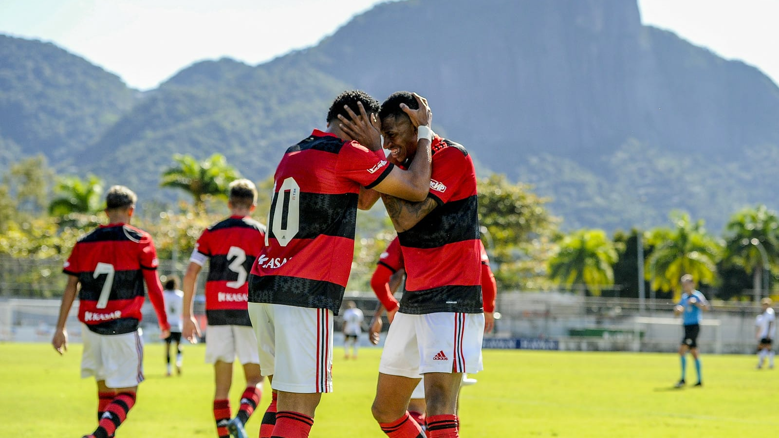 Flamengo vira no segundo tempo e vence Corinthians pelo Brasileirão Sub-20