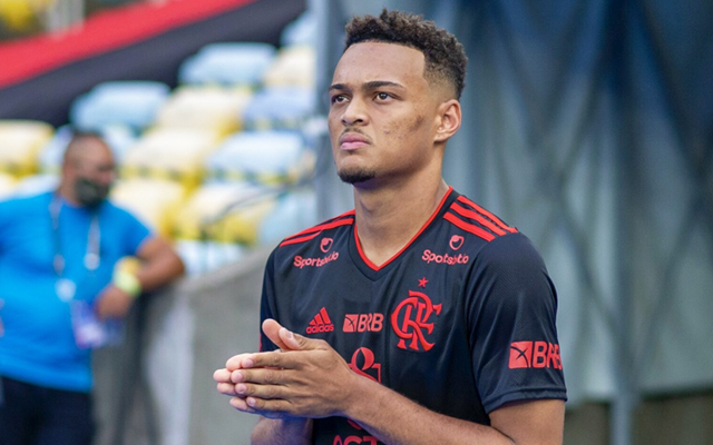 Flamengo acerta venda de Rodrigo Muniz para clube inglês