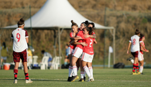 Internacional aproveita bobeada e vence Flamengo pelo Brasileirão Feminino Sub-18