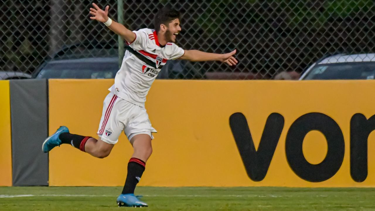 São Paulo vence Atlético-MG, assume liderança e se classifica no Brasileirão Sub-20
