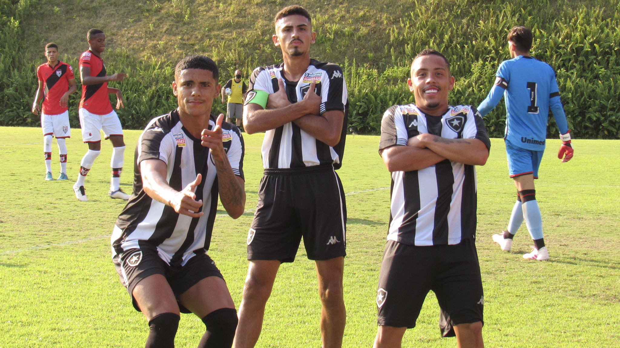 Botafogo derrota Atlético-GO e fica perto das quartas do Brasileirão Sub-20