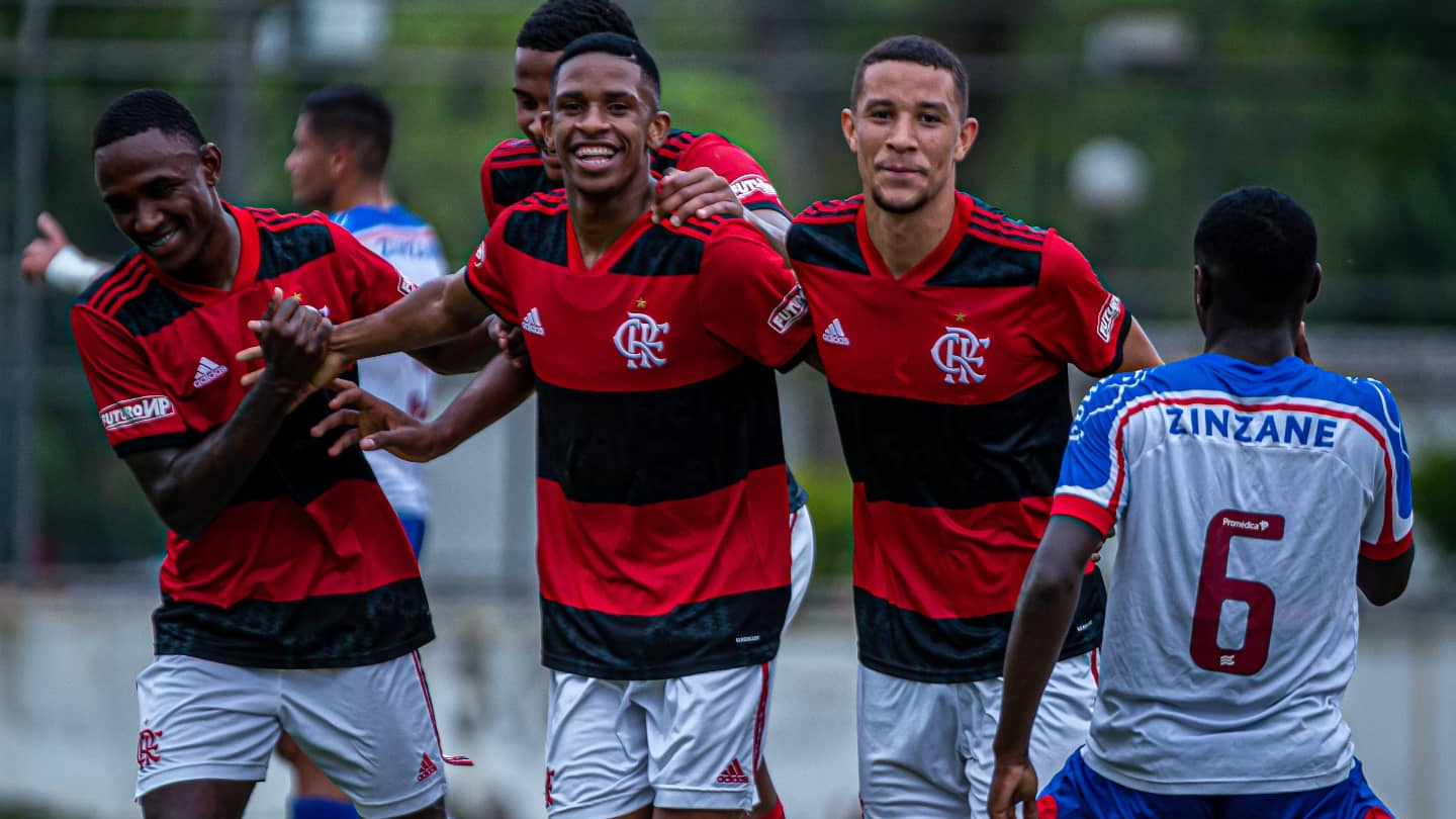 Flamengo bate Bahia e se aproxima dos líderes do Brasileirão Sub-20