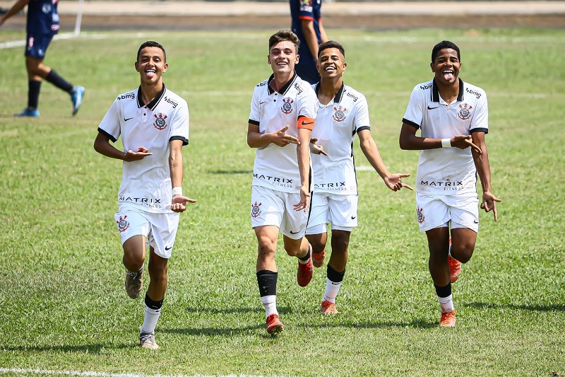 Corinthians amplia vantagem na liderança do seu grupo no Paulista Sub-15