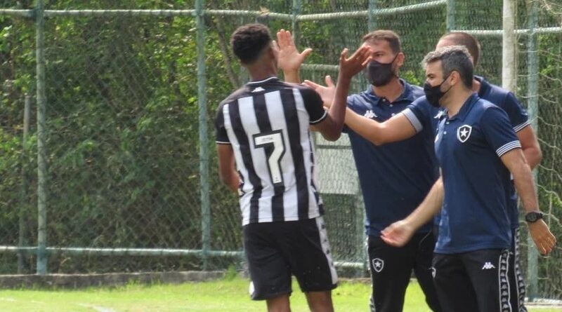 Botafogo faz 3 a 0 no Bangu pelo Carioca Sub-15
