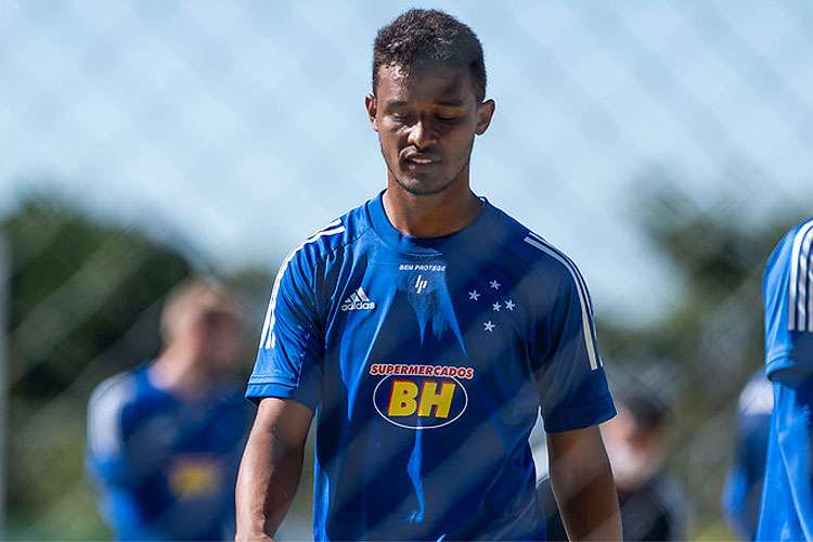 Cruzeiro rescinde contrato com Welinton