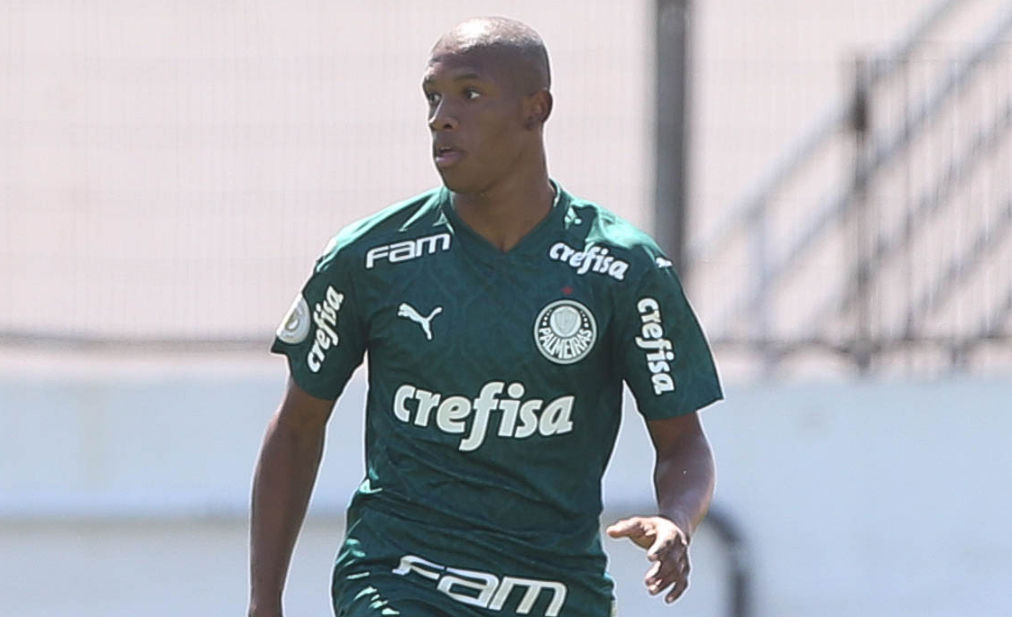 Palmeiras compra mais 20% dos direitos de Danilo