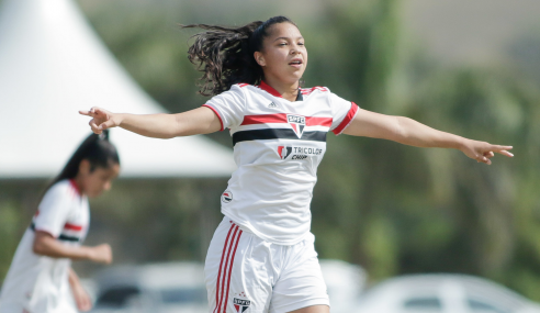 Giovaninha brilha e São Paulo goleia Internacional pelas semifinais do Brasileirão Feminino Sub-18