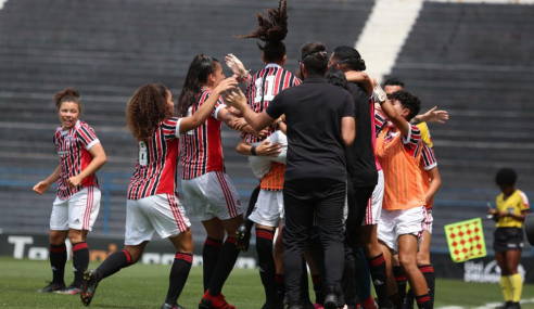 São Paulo vence Corinthians fora de casa e fica perto do título do Brasileirão Feminino Sub-18
