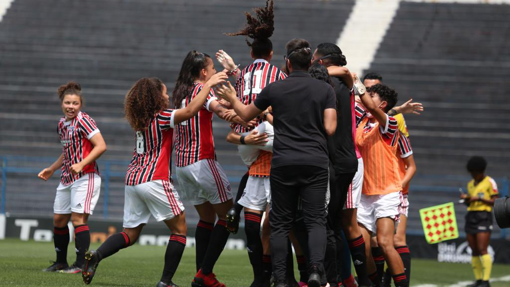 São Paulo vence Corinthians fora de casa e fica perto do título do Brasileirão Feminino Sub-18