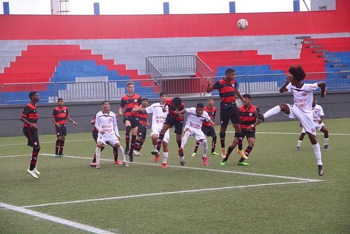 Bahia de Feira e Vitória empatam jogo de ida das semis do Baiano Sub-15