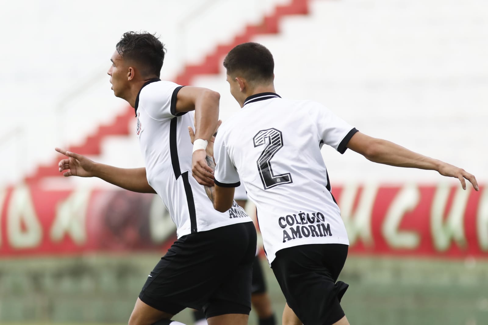 Corinthians goleia Velo Clube fora de casa pelo Paulista Sub-20