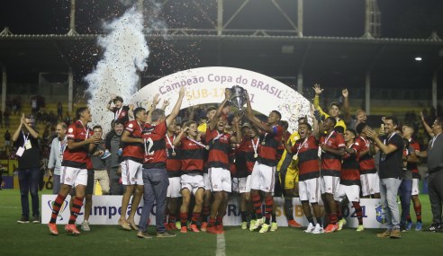 Flamengo decide no primeiro tempo, vence São Paulo e conquista Copa do Brasil Sub-17
