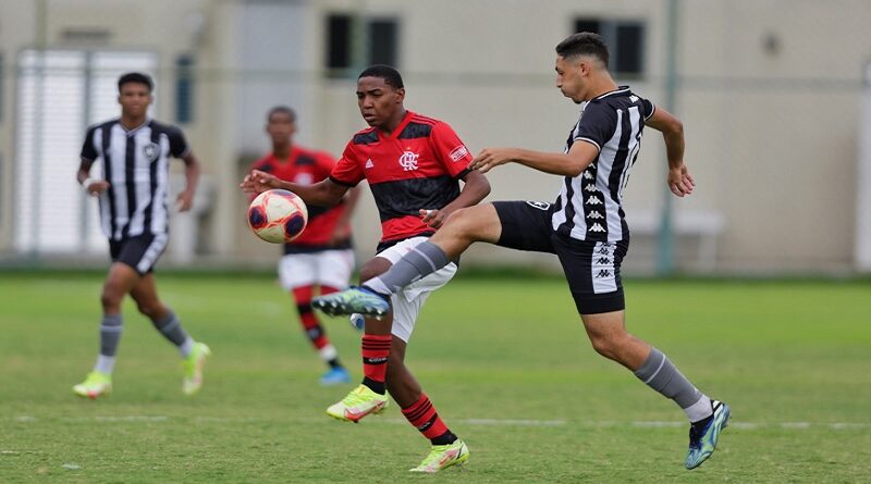 Botafogo ganha do Flamengo e vai à final do Carioca Sub-15