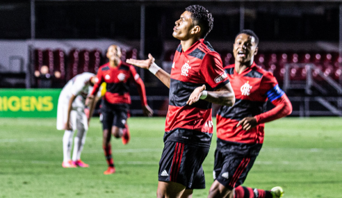 De virada, Flamengo vence São Paulo e abre vantagem na final da Copa do Brasil Sub-17