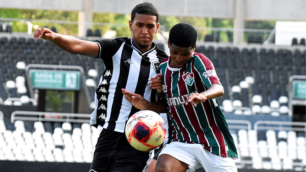 Botafogo bate Fluminense na ida da final do Carioca Sub-15