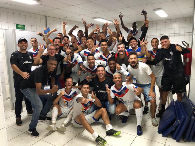 Resende vira nos acréscimos e elimina Corinthians da Copa SP