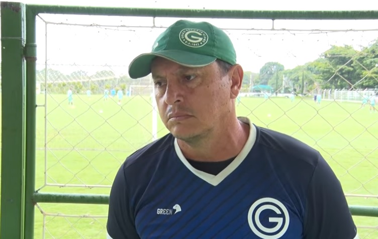 Goiás demite técnico e rescinde com jogadores do sub-20