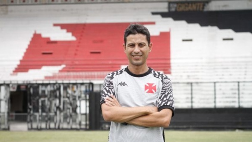 Vasco acerta a contratação de ex-técnico do Corinthians para equipe sub-17