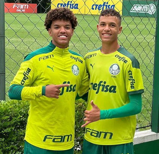 Palmeiras contrata zagueiro e meia para a equipe sub-20