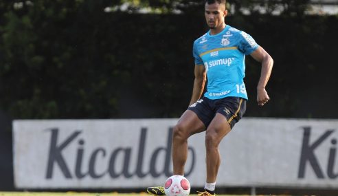 Técnico do profissional manda três jogadores do Santos para o time sub-20