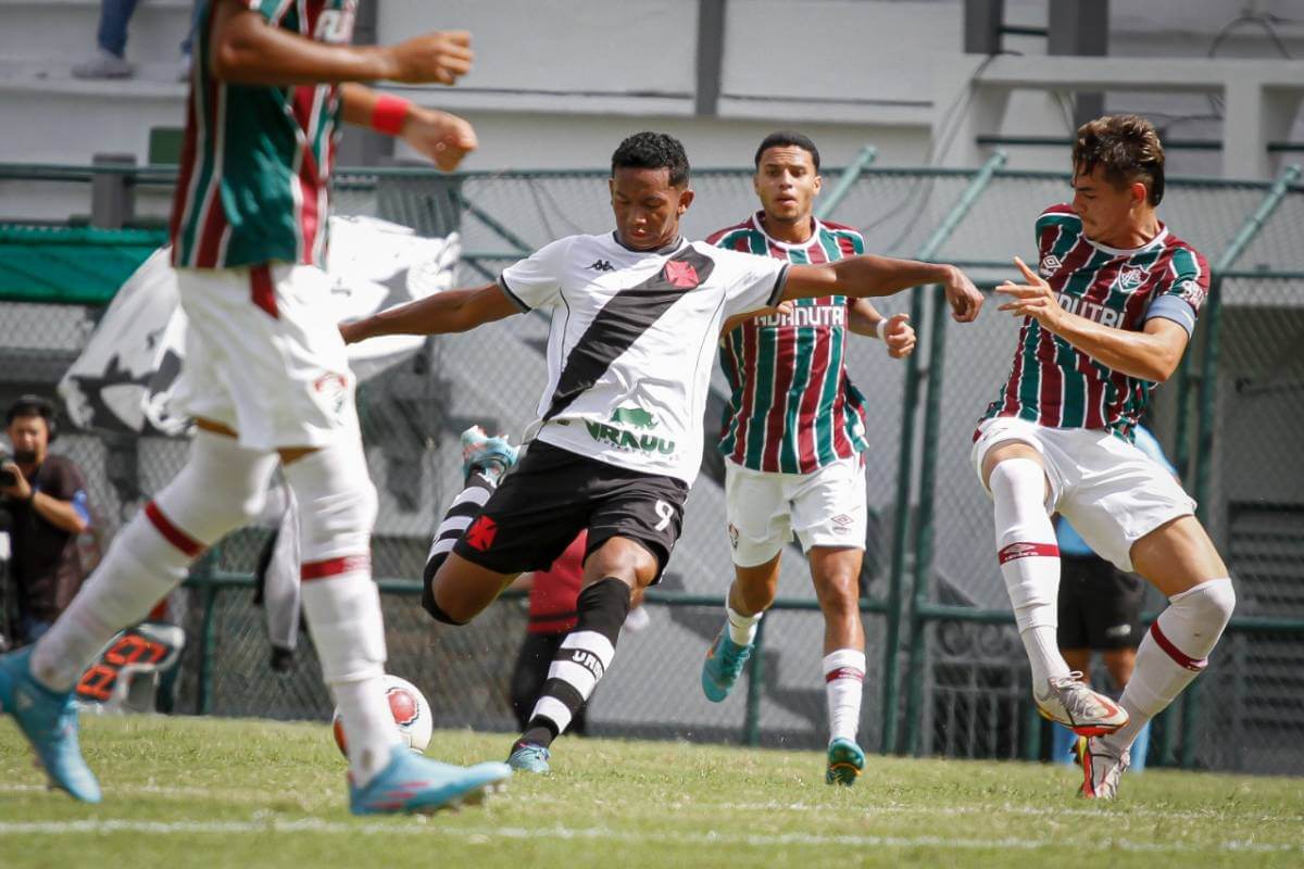 Clássico entre Fluminense e Vasco no Carioca Sub-20 termina empatado