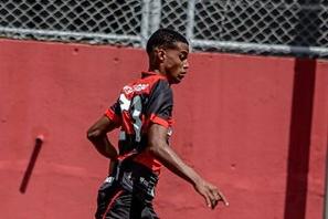 Vitória goleia Botafogo e segue 100% no Baiano Sub-20