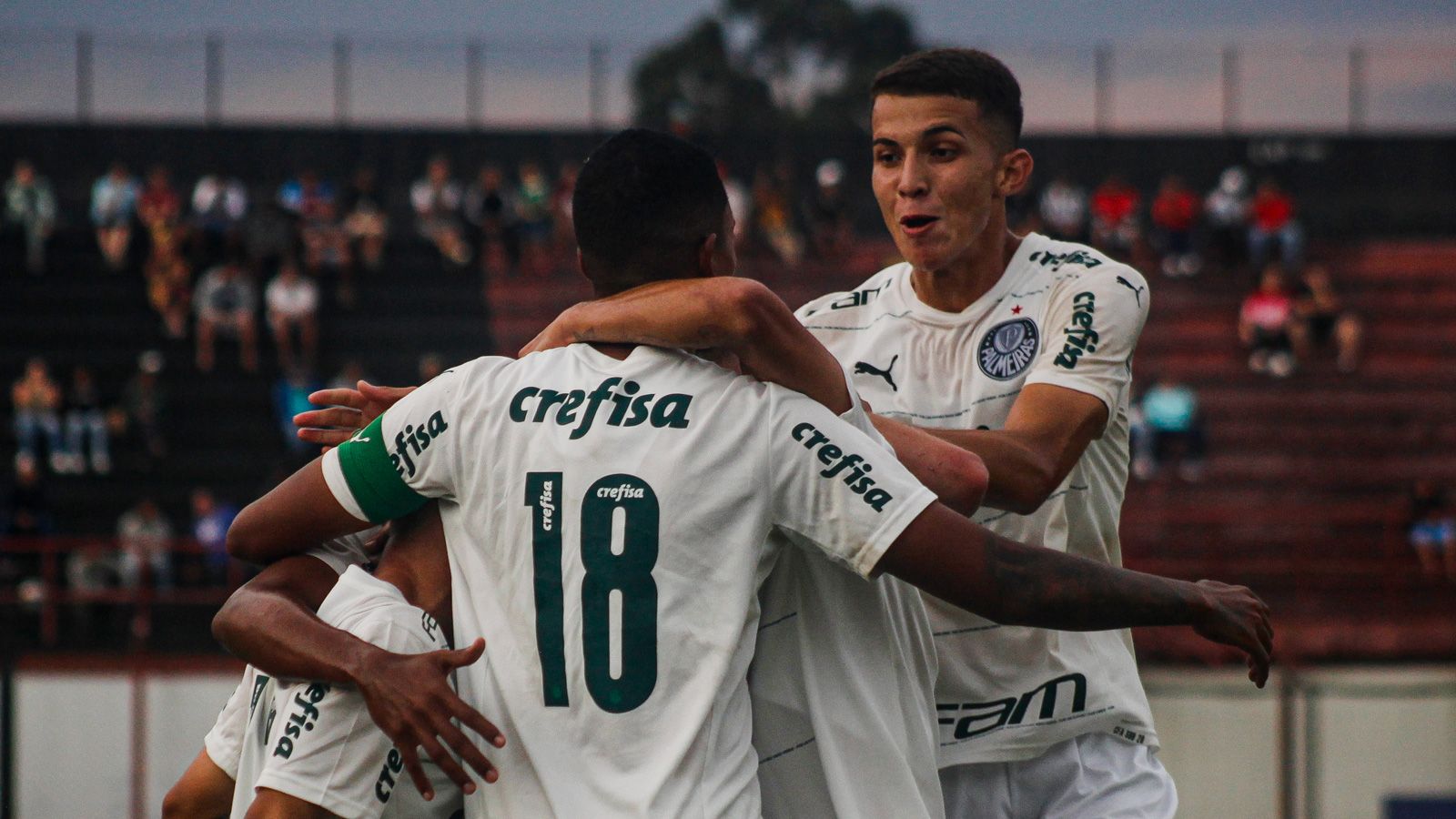 Palmeiras marca nos acréscimos e segue 100% no Paulista Sub-20