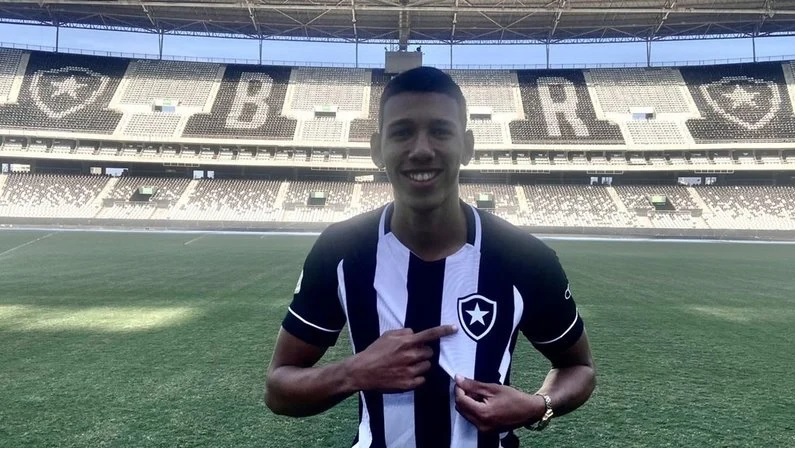 Botafogo anuncia jovem atacante do Maricá