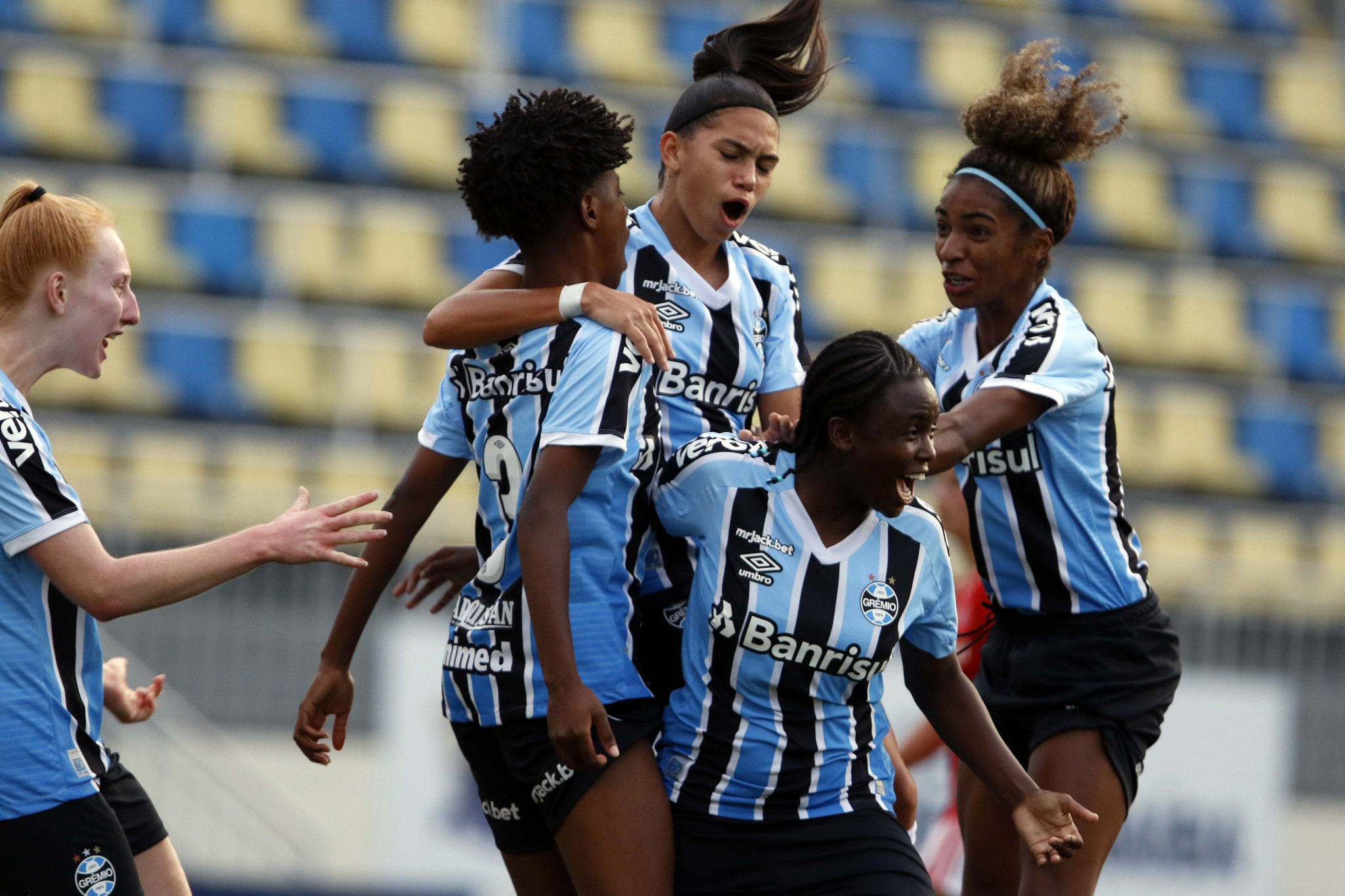 Grêmio detona invencibilidade de rival no Brasileiro Feminino Sub-20