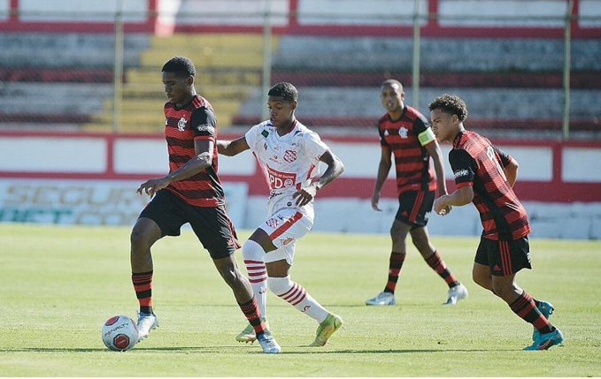 Bangu vence Flamengo na partida de ida da semifinal da Taça Rio