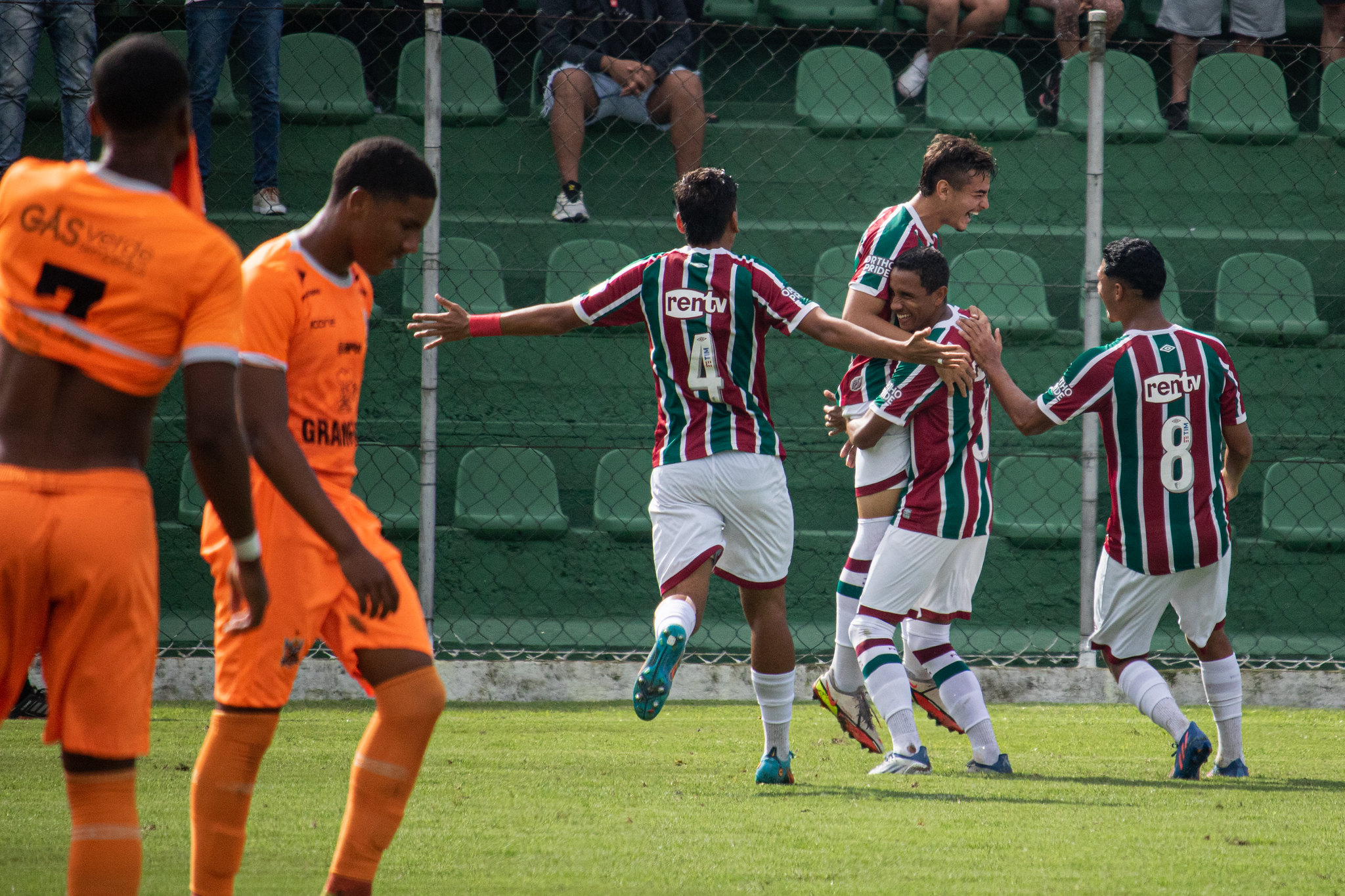 Fluminense goleia Nova Iguaçu e vai à semifinal do Carioca Sub-20