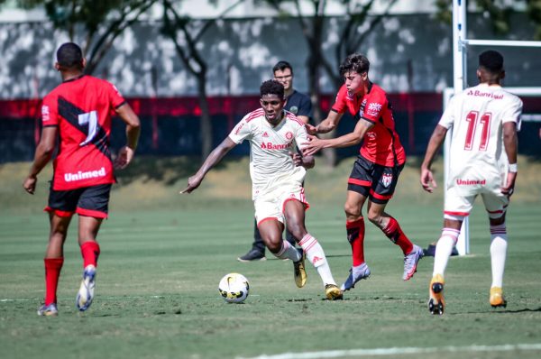 Corinthians empata com Internacional na segunda rodada do Brasileirão Sub-20