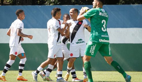 Vasco goleia a Chapecoense pelo Brasileiro Sub-20