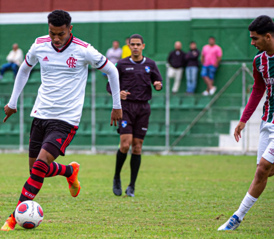 Fluminense e Flamengo empatam por 2 a 2 no Carioca Sub-17