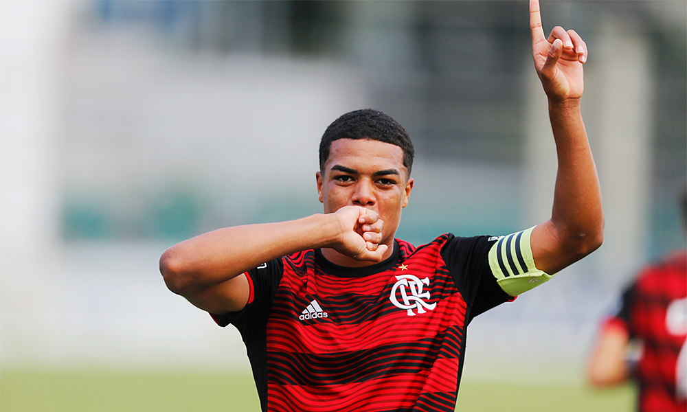 Flamengo vence Internacional e vai à semifinal do Brasileiro Sub-20