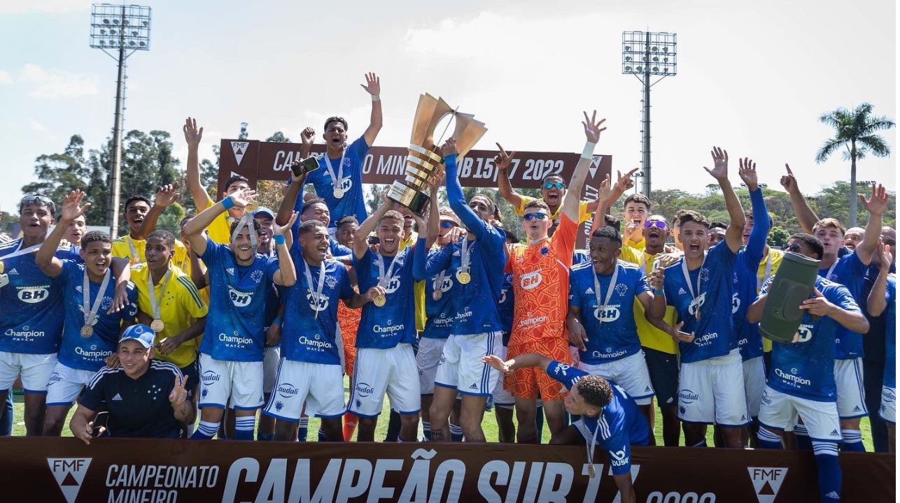 Cruzeiro volta a vencer o Atlético e é o campeão mineiro sub-17