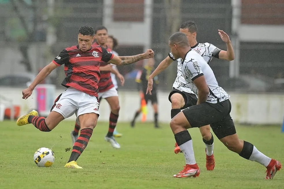 Corinthians elimina Flamengo no Brasileiro Sub-20