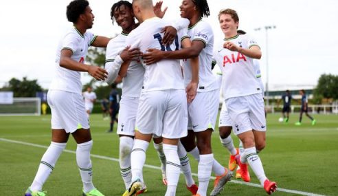 Tottenham lidera isoladamente o Grupo D da Uefa Youth League