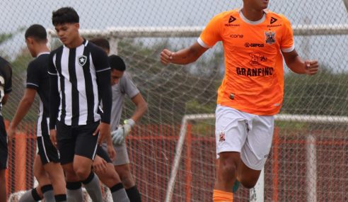 Nova Iguaçu bate Botafogo e segue líder do Carioca Sub-17