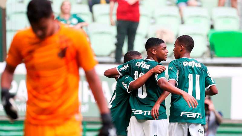 Palmeiras goleia Athletico-PR na ida da semifinal do Brasileiro Sub-17