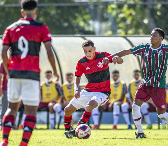Fla-Flu termina com um empate sem gols na ida da semifinal do Carioca Sub-17