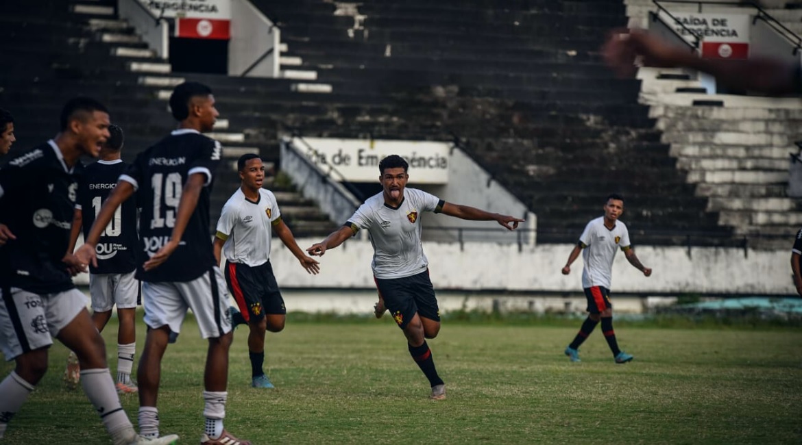 Sport vence clássico e assume liderança do Pernambucano Sub-17