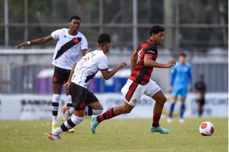 Flamengo e Vasco ficam no 0 a 0 na ida da final do Carioca Sub-17