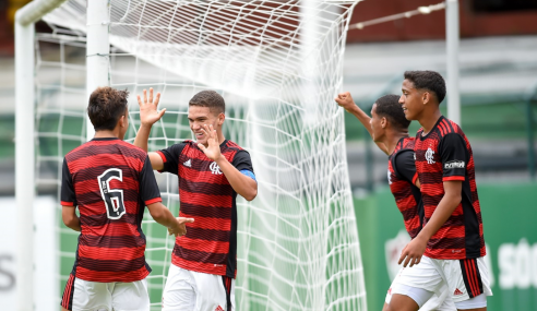 Flamengo bate Flu fora de casa e fica perto do título do Carioca Sub-15