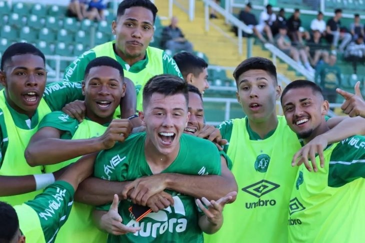 Chapecoense goleia Figueirense e é finalista do Catarinense Sub-20