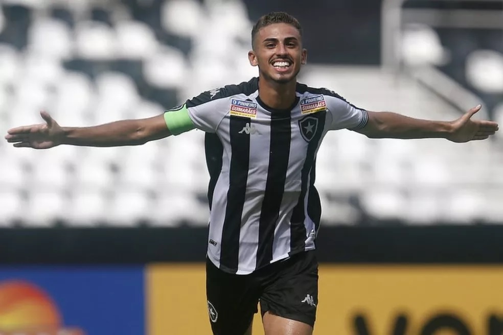 Londrina fecha com meia de 21 anos do Botafogo