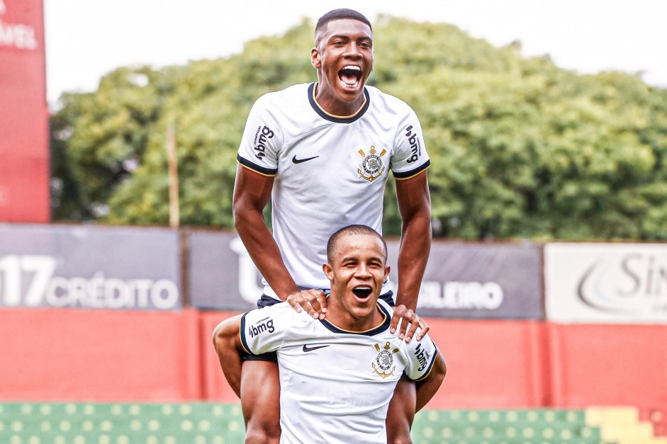 Corinthians goleia RB Bragantino e mantém liderança no Brasileiro Sub-20