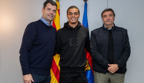 Filho de Ronaldinho assina contrato com o Barcelona